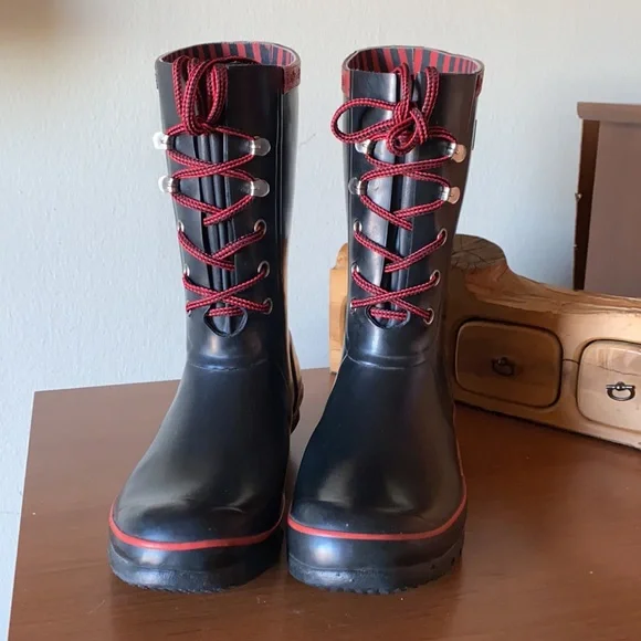 SOLD Hunter Festival Black and Red Laceup Rain Boots - Picture 2 of 6